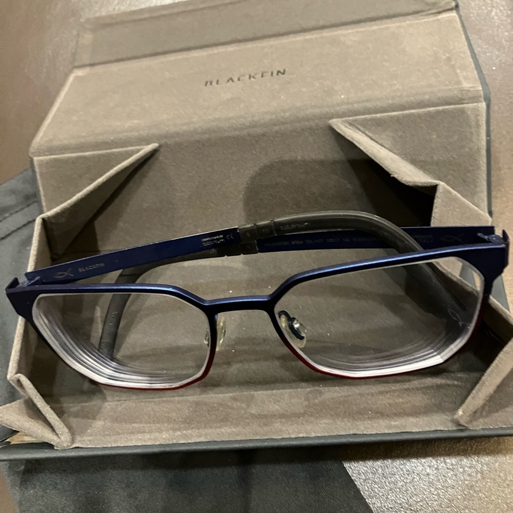 Blackfin Men's Blue/Red Wilmington Titanium Glasses with case and pouch 🥰🥰❤️